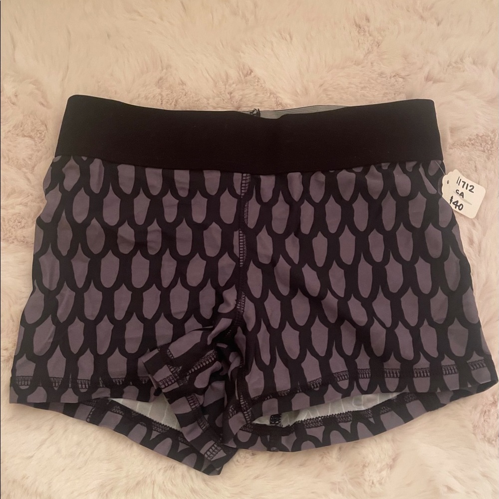 DIVINA DANCE WEAR BIKER SHORTS - SMALL ADULT